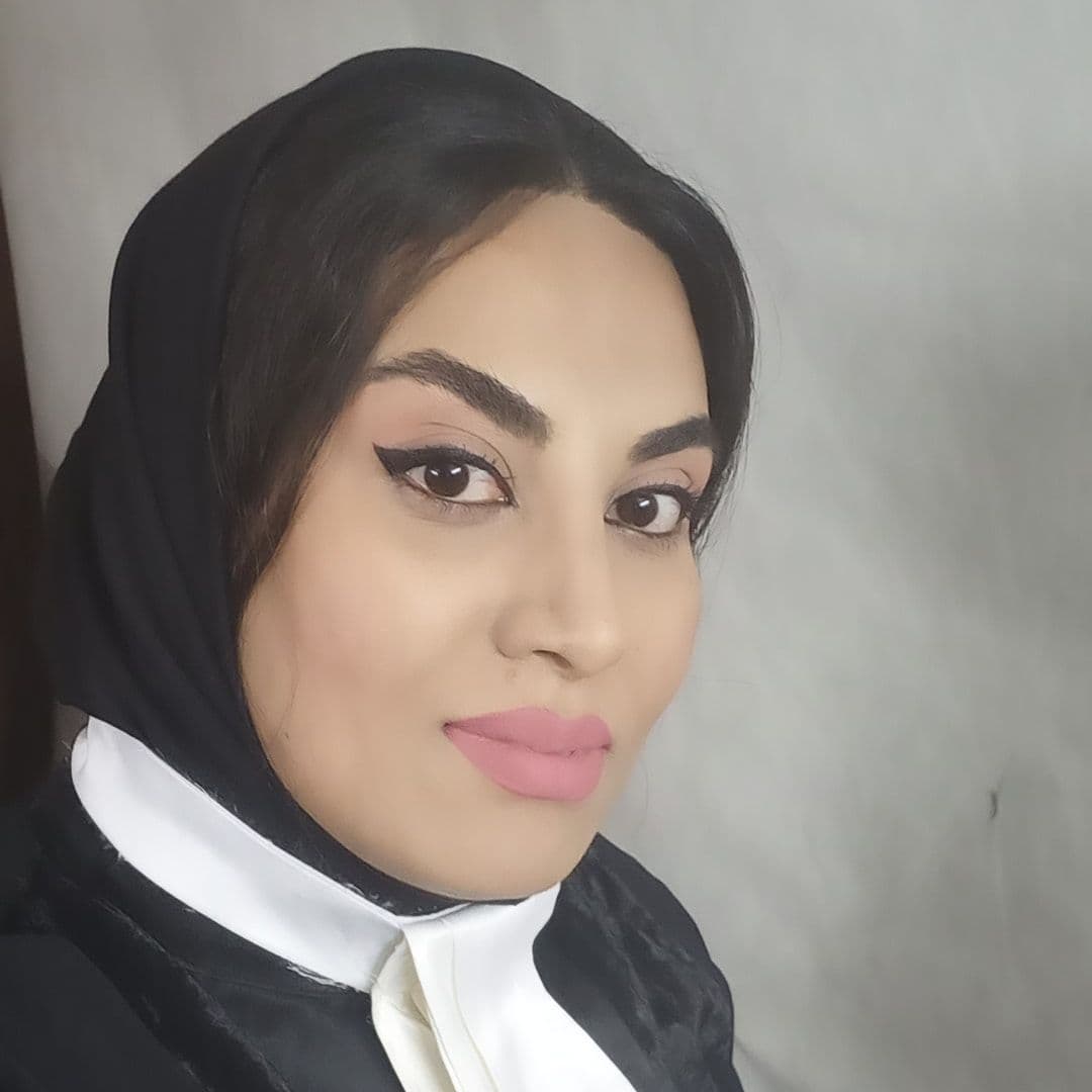 دیبا دهقان