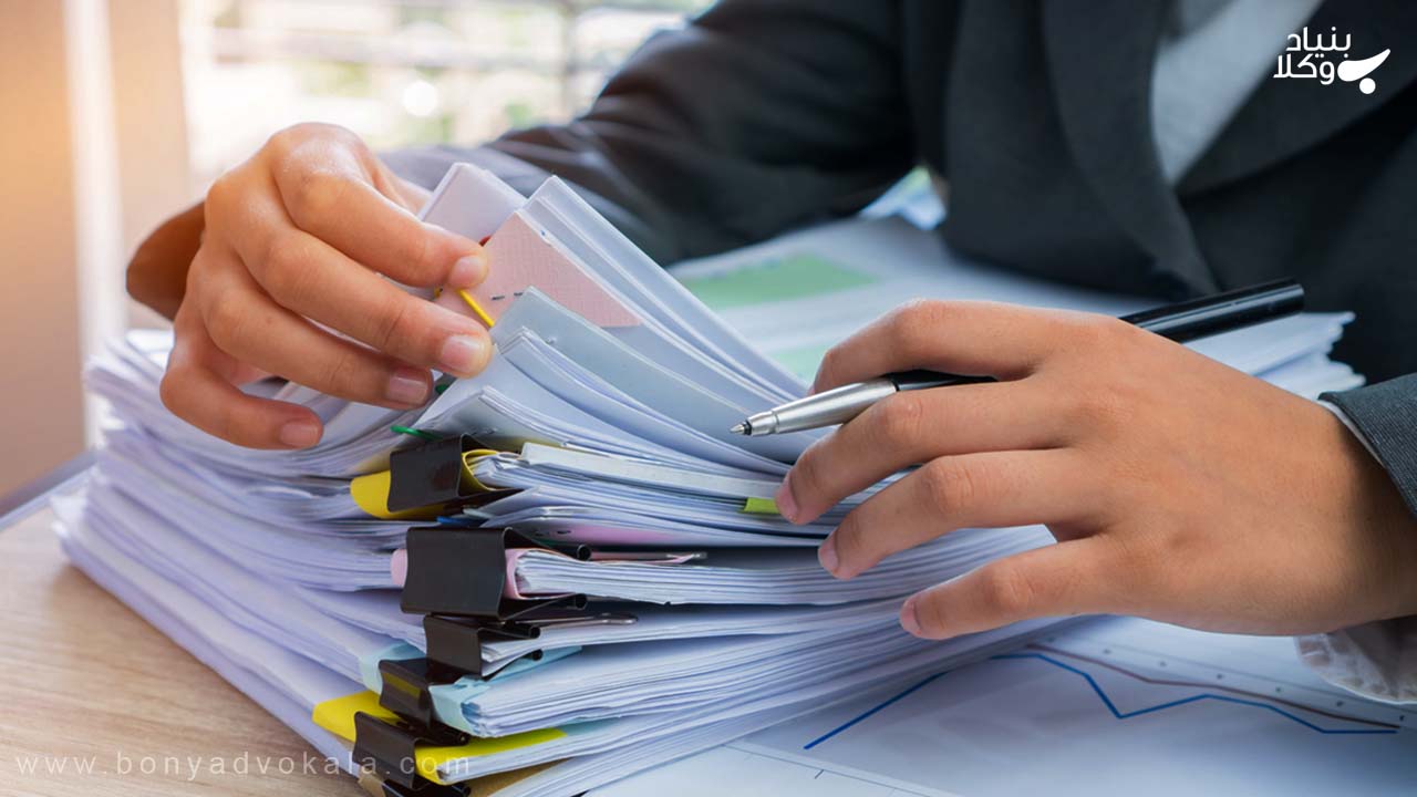 حق دسترسی و مطالعه پرونده کیفری در مرحله تحقیقات مقدماتی در دادسرا و مرحله رسیدگی در دادگاه 2 حق دسترسی و مطالعه پرونده کیفری برای شاکی