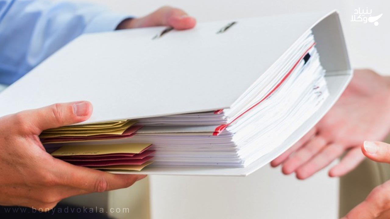 حق دسترسی و مطالعه پرونده کیفری در مرحله تحقیقات مقدماتی در دادسرا و مرحله رسیدگی در دادگاه 3 حق دسترسی و مطالعه پرونده کیفری برای متهم