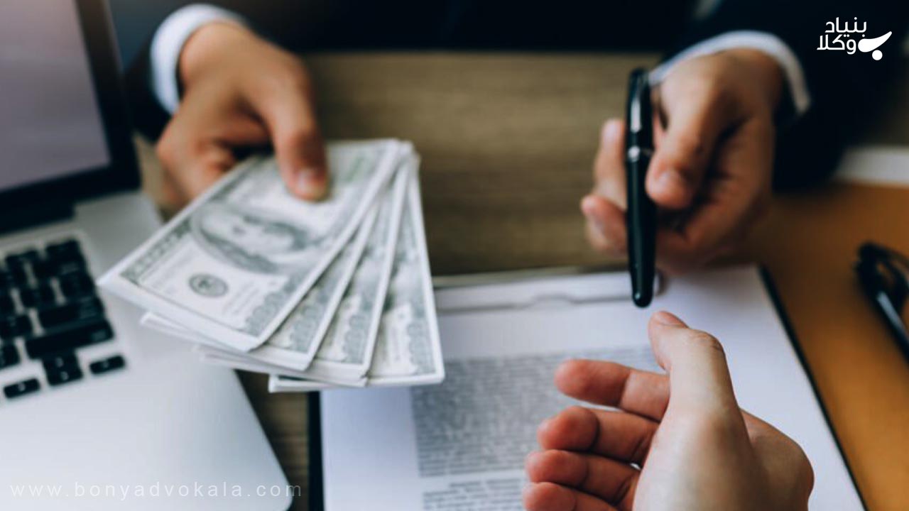 دریافت رشوه مالی در اداره